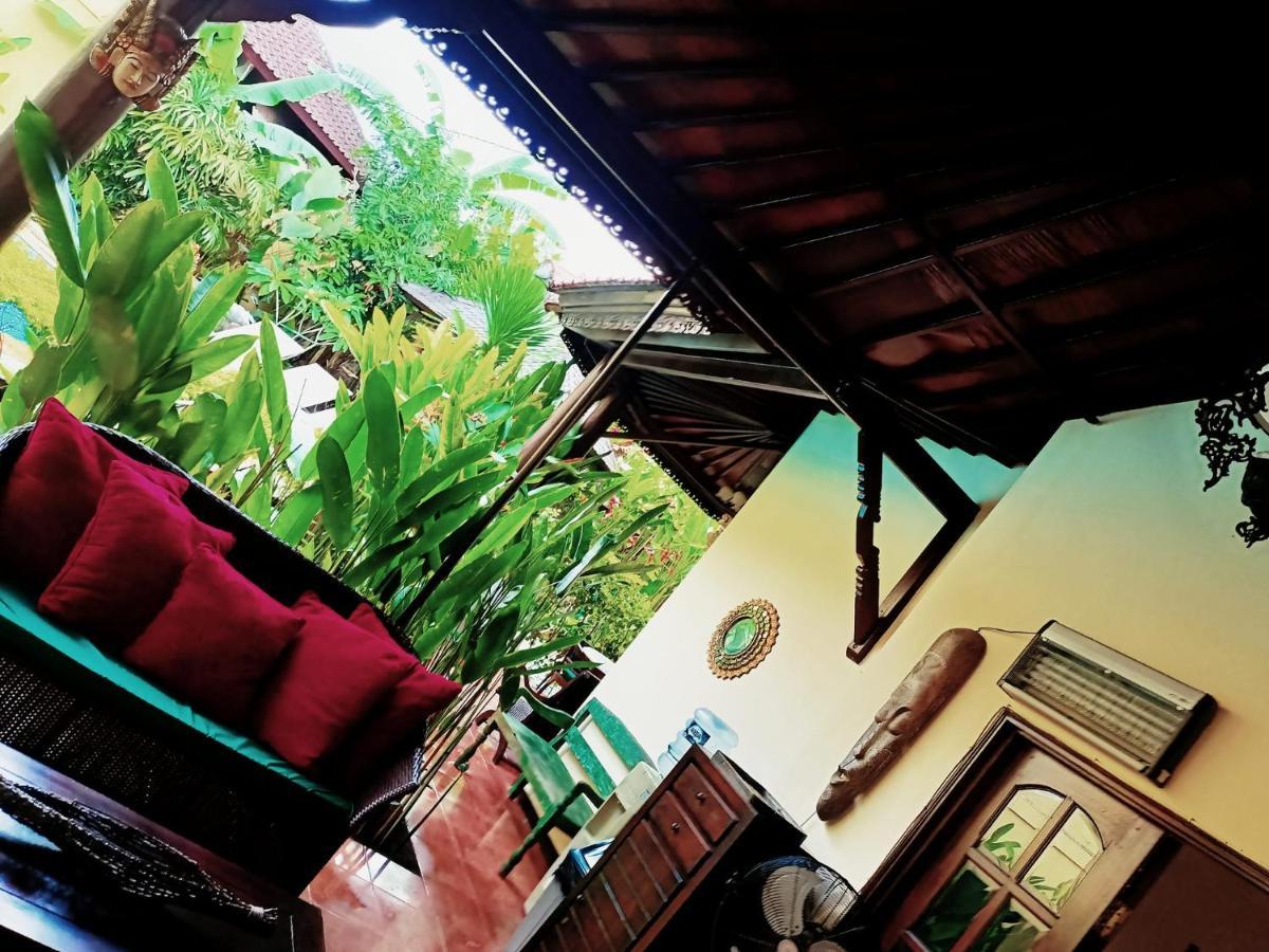 Villa Layang Bulan A Homey Guesthouse For Men Near The Beach In North Kuta Denpasar Exterior foto